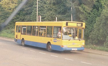 Metrobus 380 descends from Limpsfield Common