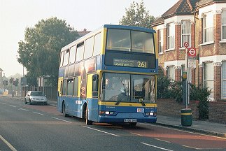 bus gravesend red yellow blue countrybus
