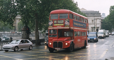 RML2533 off-route from the 19 crosses Trafalgar Square