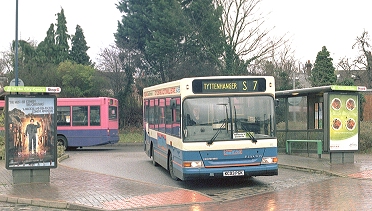 Centrebus MPD582 at St Albans Stn.